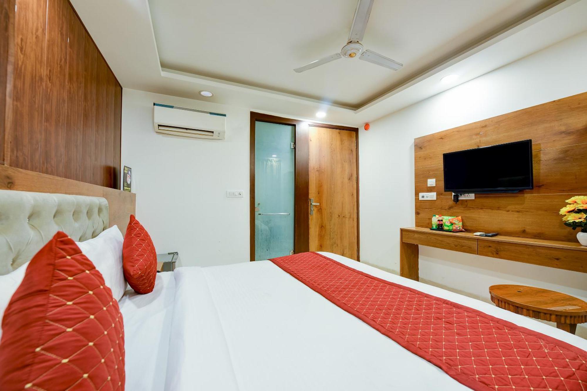 Hotel Grand Qubic Near Delhi Airport New Delhi Bagian luar foto