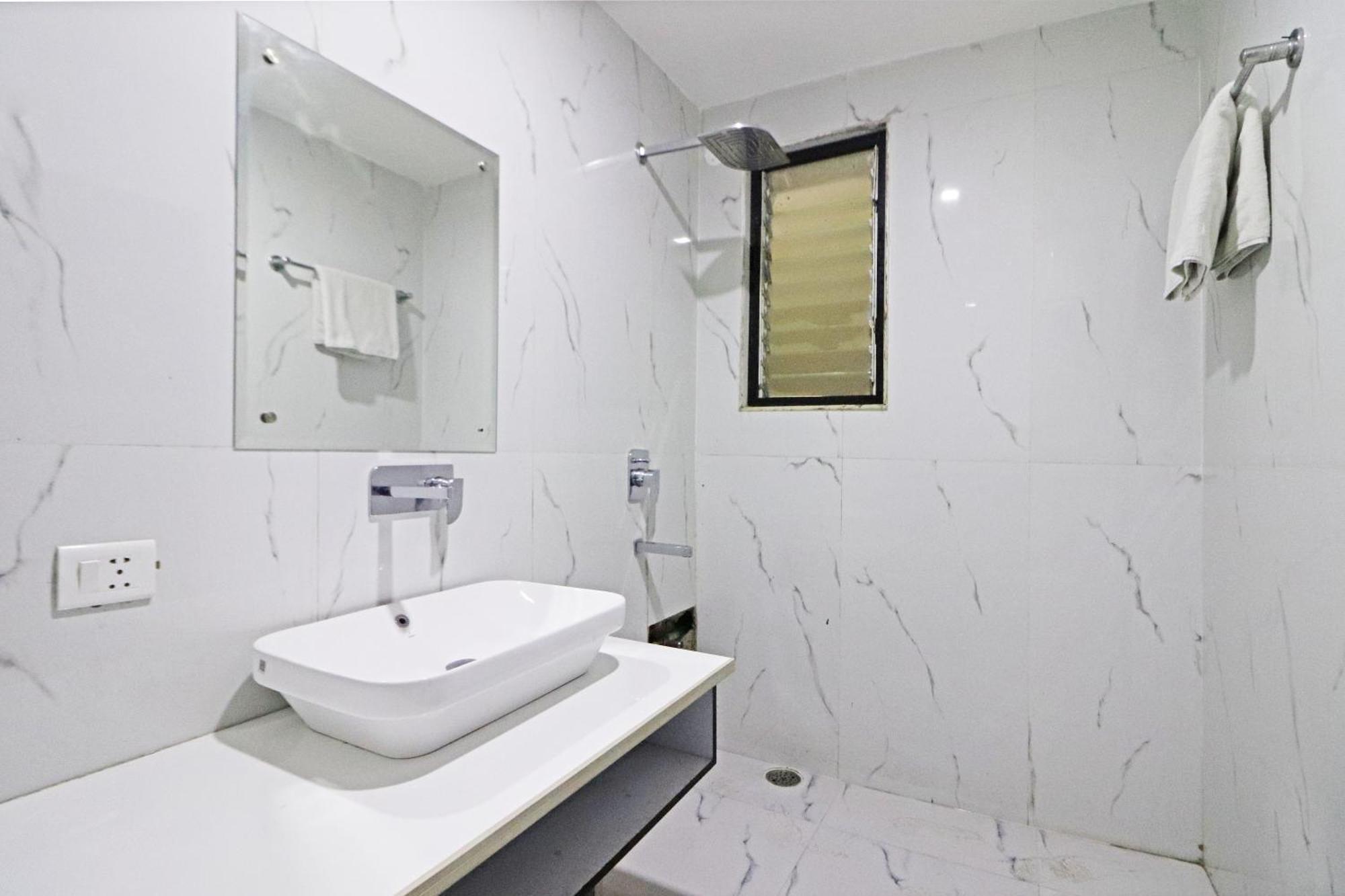 Hotel Grand Qubic Near Delhi Airport New Delhi Bagian luar foto