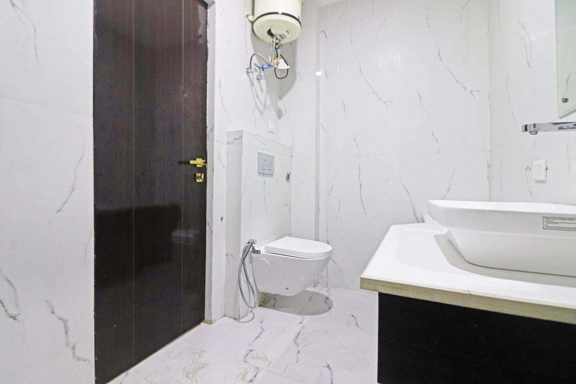 Hotel Grand Qubic Near Delhi Airport New Delhi Bagian luar foto