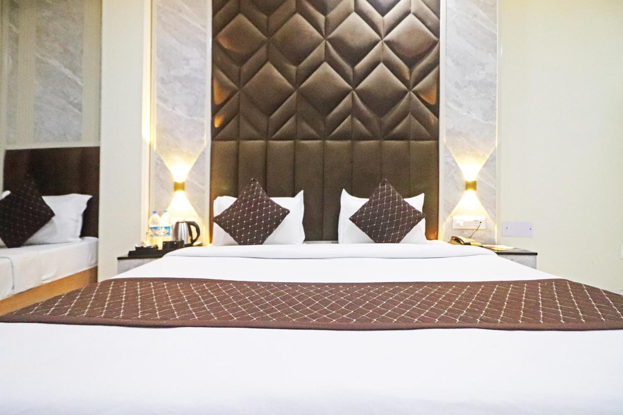 Hotel Grand Qubic Near Delhi Airport New Delhi Bagian luar foto