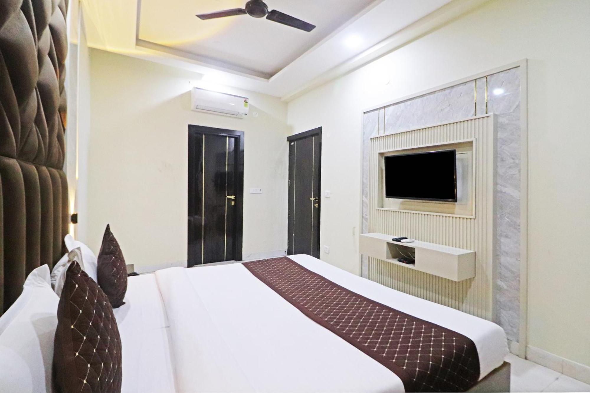 Hotel Grand Qubic Near Delhi Airport New Delhi Bagian luar foto