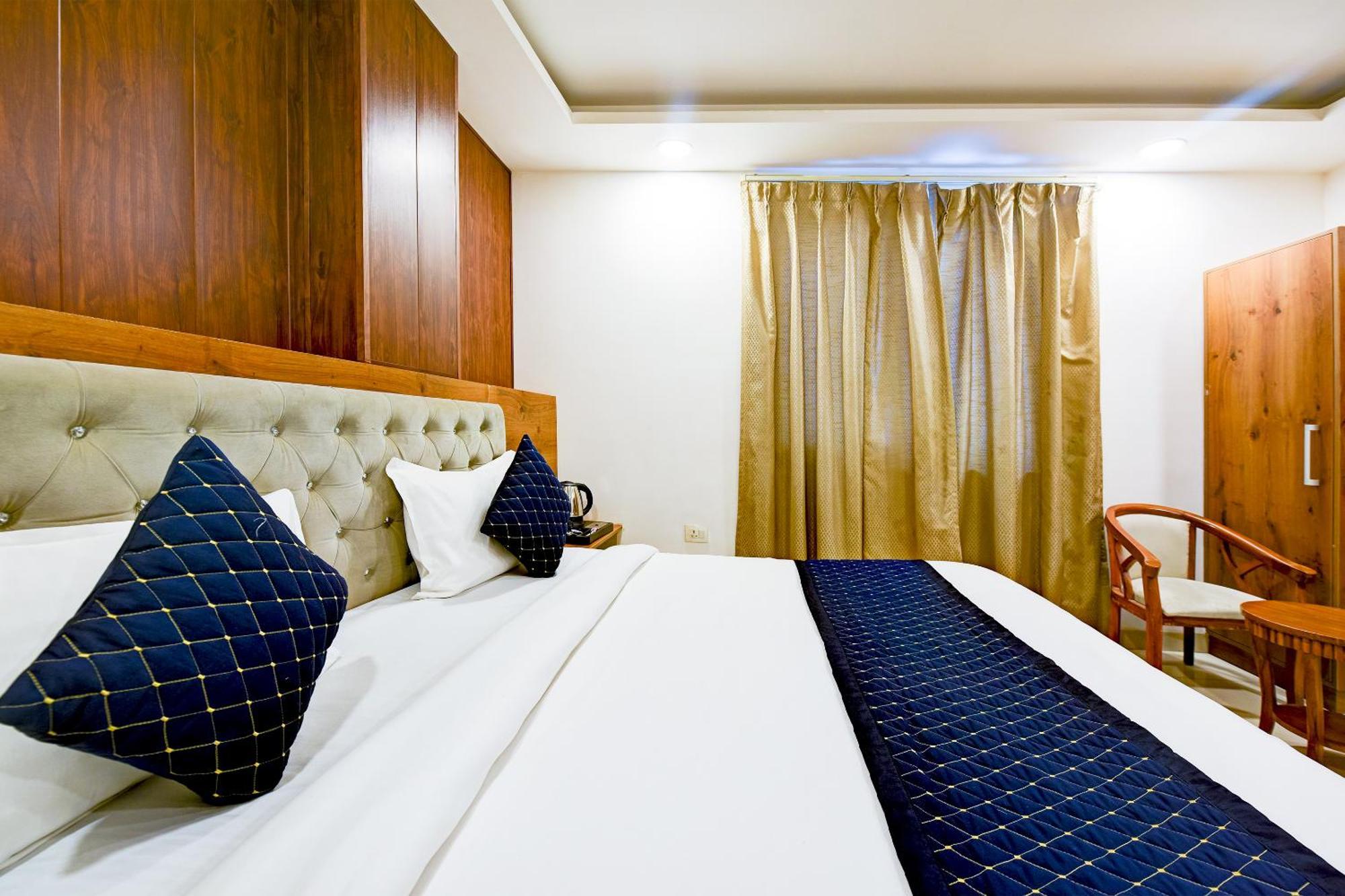 Hotel Grand Qubic Near Delhi Airport New Delhi Bagian luar foto