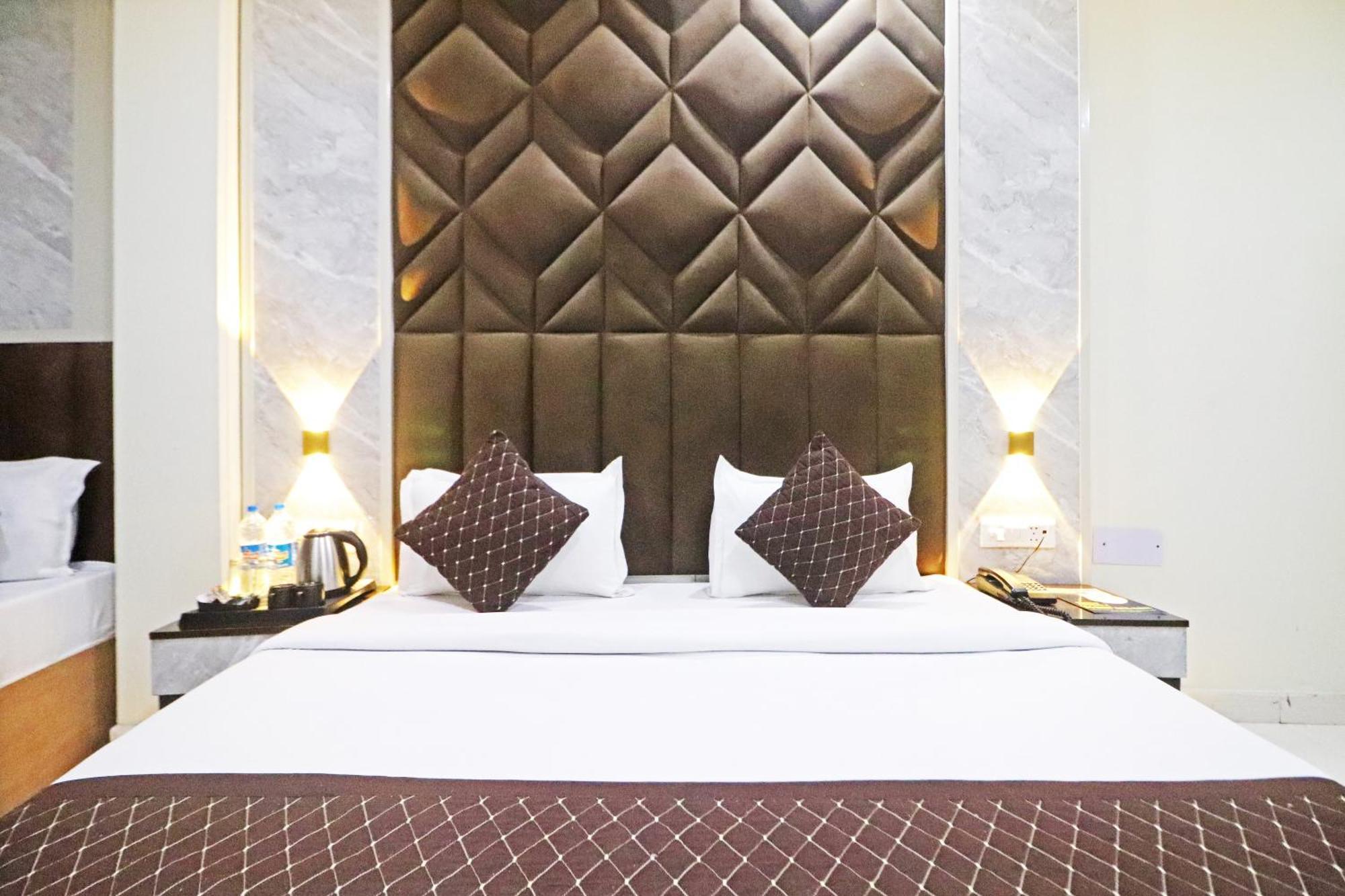 Hotel Grand Qubic Near Delhi Airport New Delhi Bagian luar foto